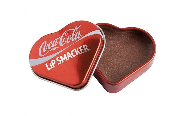 Balzám na rty Lipsmacker Coca Cola Heart je k dostání v síti Fann za 99 Kč.