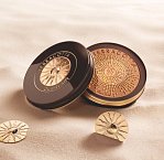 Letní bronzer Terra Magnifica, Guerlain, cena 1820 Kč.