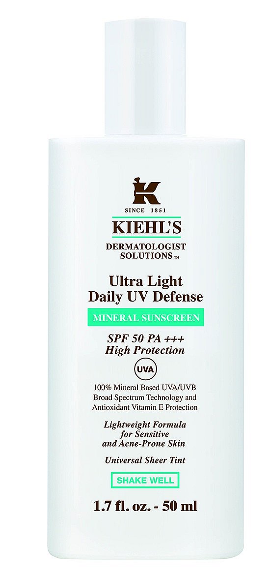 Ultra Light Daily UV Defence SPF 50 chrání citlivou pleť se sklony k akné, Kiehl’s, 50 ml 469 Kč