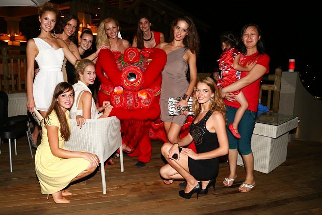 Finalistky České Miss na ostrově oslavily také příchod nového čínského roku.