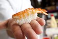 5. Stejně postupujte i při přípravě nigiri sushi s krevetou.  