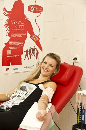 Veronika Procházková se rozhodla darovat krev.