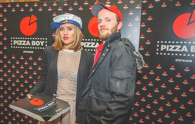 Emma Smetana s hrdinou seriálu Pizza Boy Vladimírem Škultéty