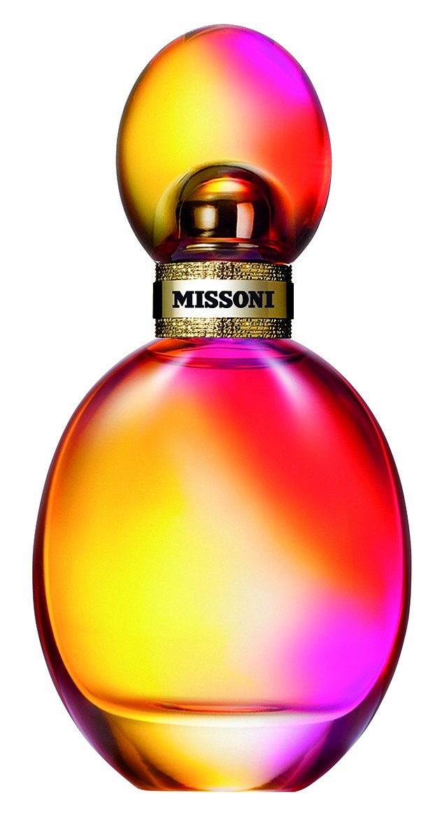 Missoni Eau de Toilette je něžná vůně inspirovaná ranním svítáním. Missoni, parfumerie Marionnaud, 50ml 1999 Kč
