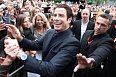 John Travolta se rozdávat autogramy mezi nadšené fanoušky.