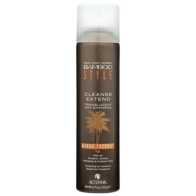 Suchý šampon Cleanse Extend Dry Shampoo Mango Coconut čistí vlasy a pokožku hlavy mezi mytími a pohlcuje usazeniny přebytečného mazu, zbytky kosmetických produktů a jiné nečistoty, Alterna, cena 559, k dostání v sítích Douglas.