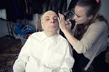 Správný make-up, pleška a Hitchcock je na světě...