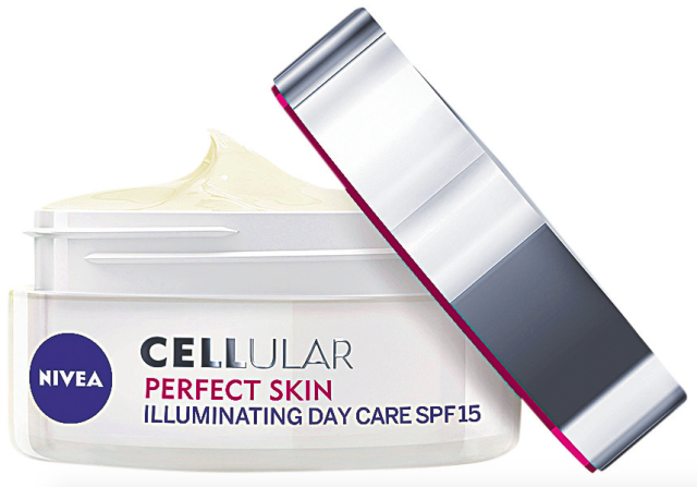 Denní rozjasňující krém Cellular Perfect Skin SPF 15, Nivea, 50 ml 370 Kč 