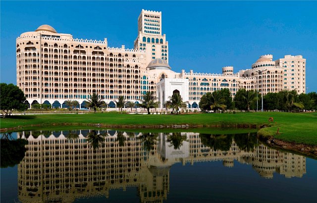Jeden ze skvostných hotelových komplexů: Waldorf Astoria Ras Al Khaimah
