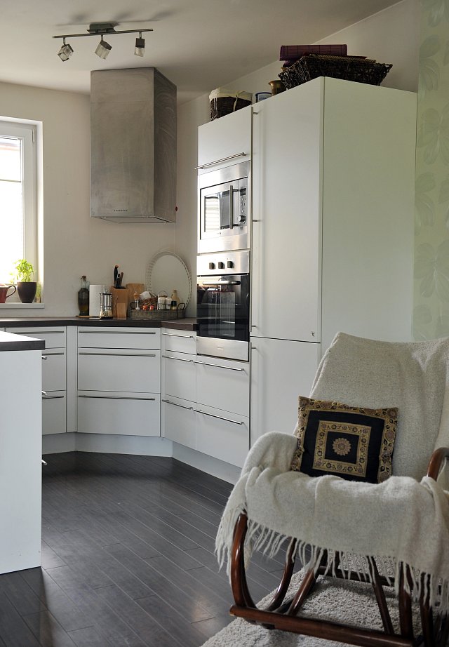 Kuchyň je propojena s obývacím prostorem