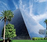 Luxor s pyramidou