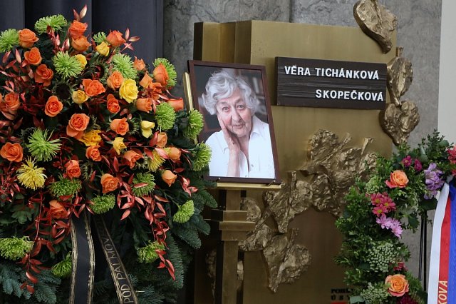Věra Tichánková se dožila úctyhodných 93 let.