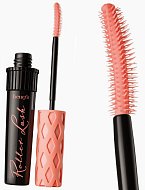 Řasenka Roller Lash značky Benefit řasy pročeše, oddělí, nadzvedne a natočí. Co si přát víc! K dostání v síti Sephora za 820 Kč.