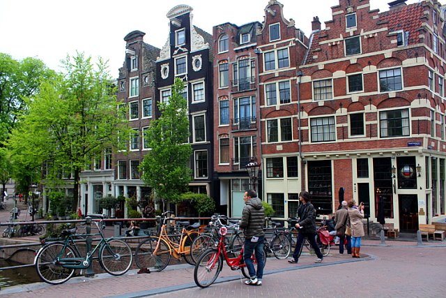 Cihlové domy jsou pro Amsterdam typické