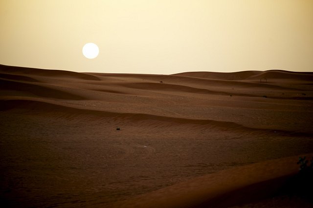 Určitě se vydejte do pouště. Piknik při západu slunce mezi písečnýi dunami je nezapomenutelným zážitkem.