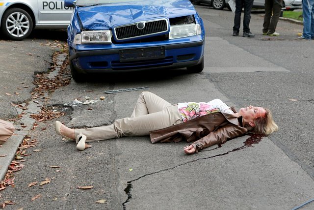 Milena Steinmasslová se v seriálu Cesty domů moc neohřála.
