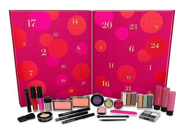 Adventní kalendář Marionnaud Make-up, cena 699 Kč. K dostání v síti parfumerií Marionnaud za cenu 699 Kč. 
