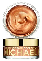 Multifunkční Hydrating Bronze Gel Créme lze použít na obličej i dekolt, lze aplikovat samostatně nebo jako základ pod make-up pro svěží zářivý vzhled, Michael Kors, Sephora, 1100 Kč