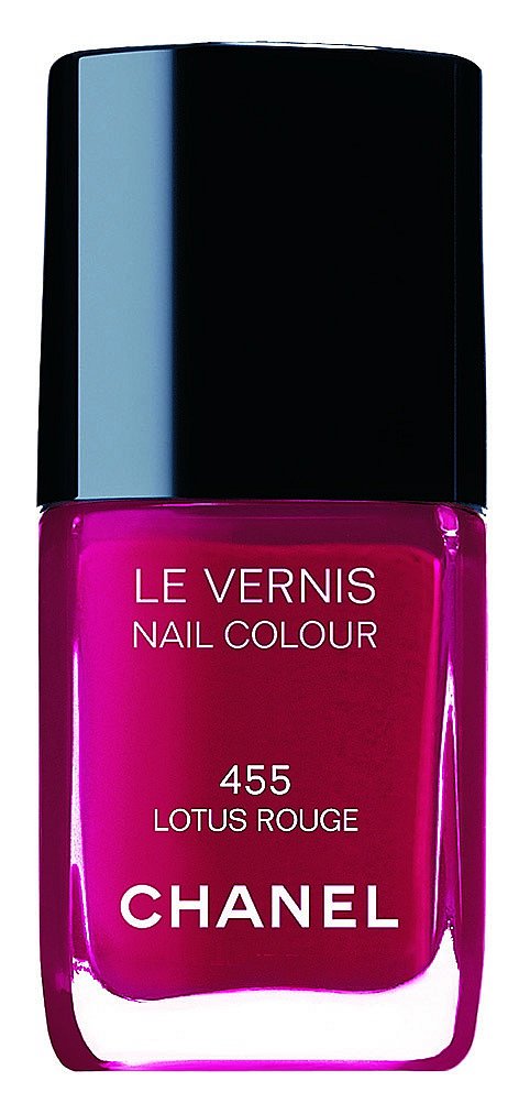 Le Vernis odstín 455 Lotus Rouge, Chanel, 13 ml 557 Kč 