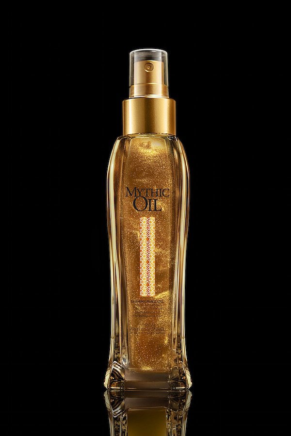 Olej se zlatými třpytky pro vlasy a tělo SHIMMERING OIL, L'Oréal Professionnel, cena 419 Kč.