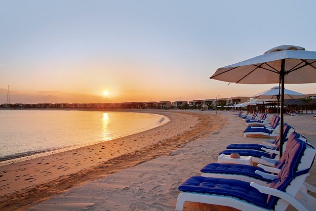 Ras Al Khaimah nabízí 64 km pobřeží a dokonalé pláže.
