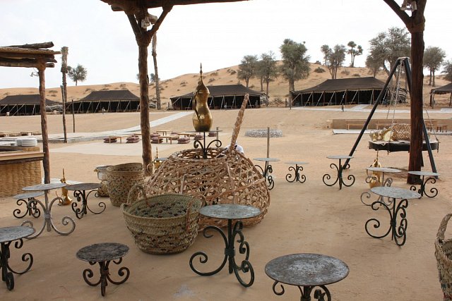 V poušti můžete i přenocovat, beduíni vás rádi pohostí za svitu hvězd.