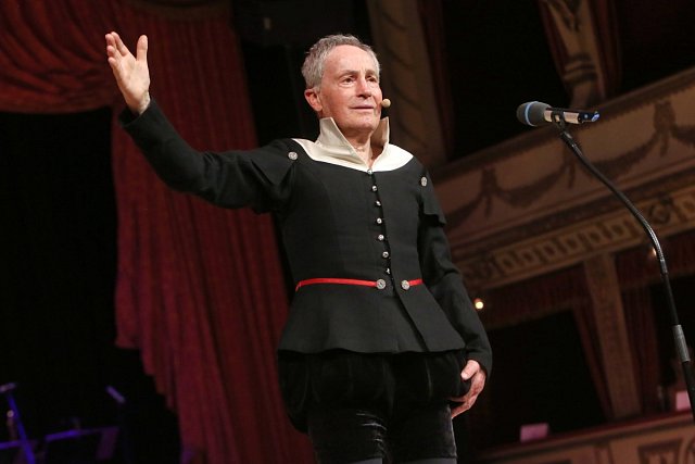 Jan Tříska zahájil Ples v opeře Brno 2014 přednesem Shakespearova 18. sonetu.