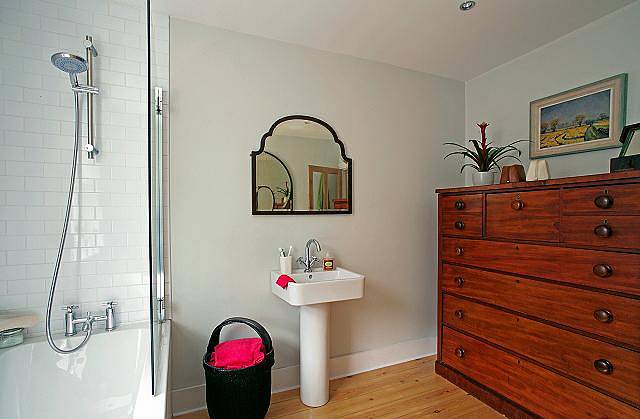 Koupelna zařízená prvky ve stylu Art Deco
