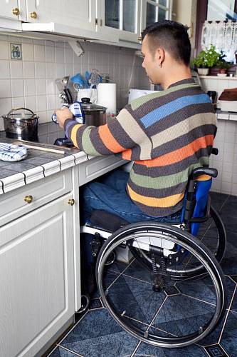 I v kuchyni musí vozíčkář mít možnost zajet pod kuchyňskou linku