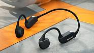 Bezdrátová sluchátka Philips TAA6606BK přenáší zvukové vibrace do ucha přes lícní kosti. S nimi lze bezpečně poslouchat hudbu třeba při ranním joggingu a současně slyšet, co se děje kolem, cena 3899 Kč.