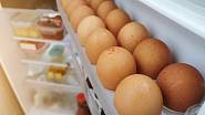 Dvířka lednice nejsou vhodné pro skladování vajec.