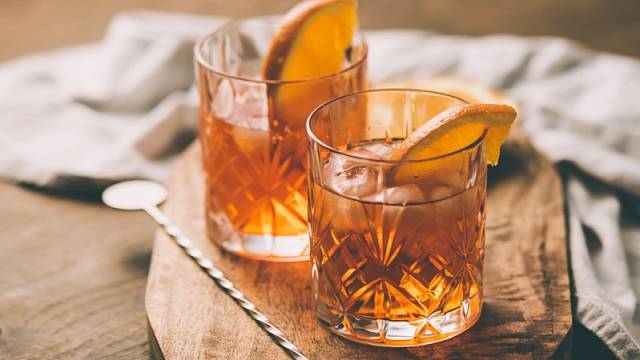 Old Fashioned je název drinku i sklenice, v níž se podává.