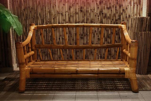 Bambusový nábytek