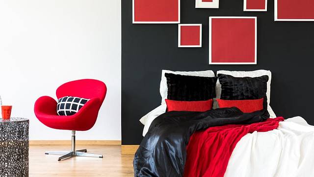 S výraznými barvami, jako je černá a červená, buďte opatrní, nehodí se do každého interiéru. www.shutterstock.com