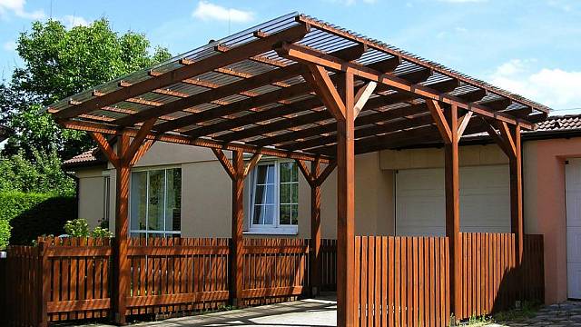 Garážové stání Standard s pultovou střechou, smrkové řezivo / www.domky-delta.cz