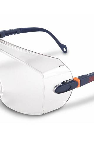 Nositelé dioptrických brýlí by si při práci v dílně měli hlídat skla. Technologové ve 3M pro ně vytvořili ochranné brýle 3M 2800, jejichž sférický design polykarbonátového zorníku umožňuje nošení i přes většinu dioptrických brýlí. ...