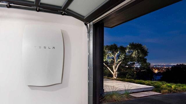 Společnost Tesla přinesla nejen elektrická auta nebo solární střešní tašky, ale i zásobárny energie PowerWall