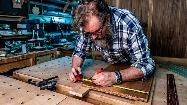 Hand made: Ze staré skříňky nový koš na prádlo - Dumazahrada.cz