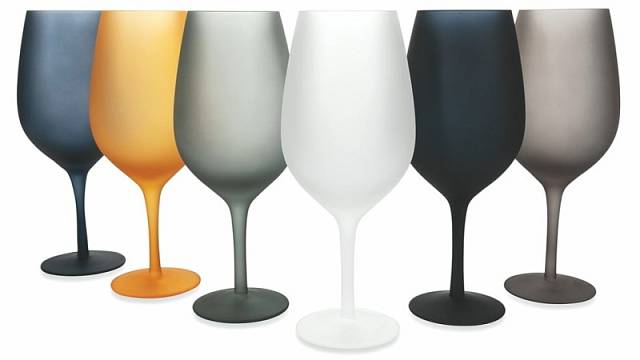 Set 6 barevných sklenic na víno Cala Dorada o objemu 550 ml, cena 1690 Kč