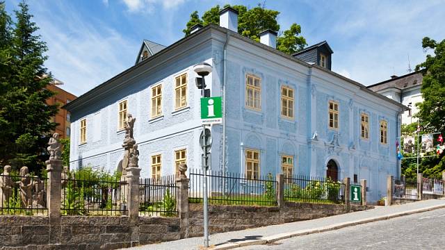 Info centrum sídlící ve zrekonstruovaném Domě Jany a Josefa V. Scheybalových má v srpnu otevřeno denně.