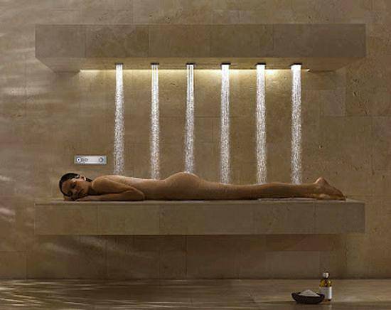 Sprcha se ovládá elektronicky, pomocí speciálního zařízení nazvaného eTool. To umožňuje, aby si uživatel navolil sílu proudu, jeho tvar i teplotu.