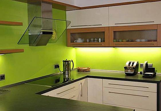 Kuchyně v šedo zelené 