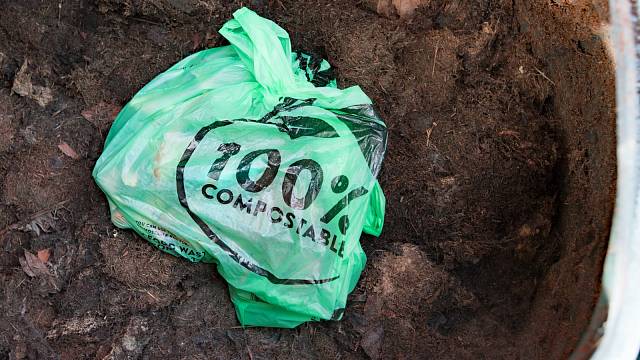 Kompostovatelný plast