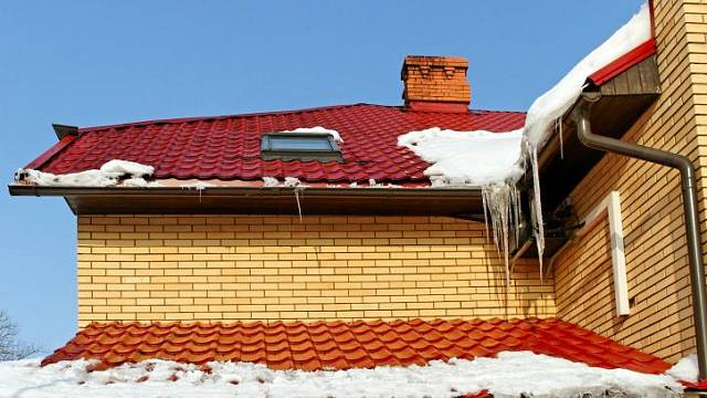 Střechy v zimě