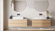 Další perfektní příklad - dvě zrcadla vedle sebe. Optické tvary koupelny zútulňují.