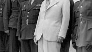 <p>Poslední snímek již bývalého prezidenta se členy ochrany a četníky ze Sezimova Ústí – srpen 1948</p>
