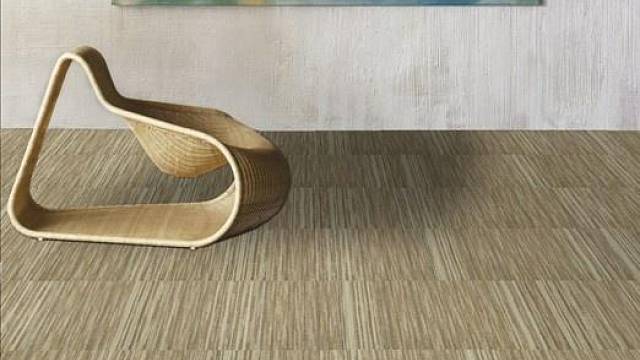 Jsou koberce, které vypadají jako dřevěná podlaha.