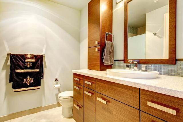 Dřevěné prvky v koupelně