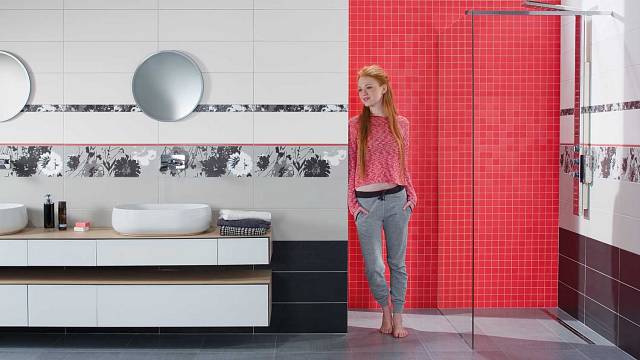 Jak se dá proměnit koupelna s využitím červené mozaiky Air? Zde provedení se šedou spárovací hmotou a když kliknete na další obrázek...
