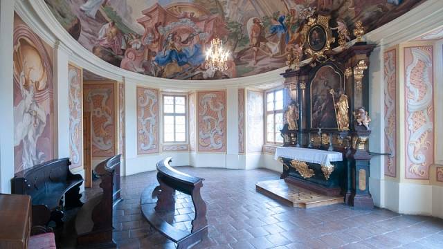 Historicky nejcennějším místem na zámku je kaple sv. Vavřince.
